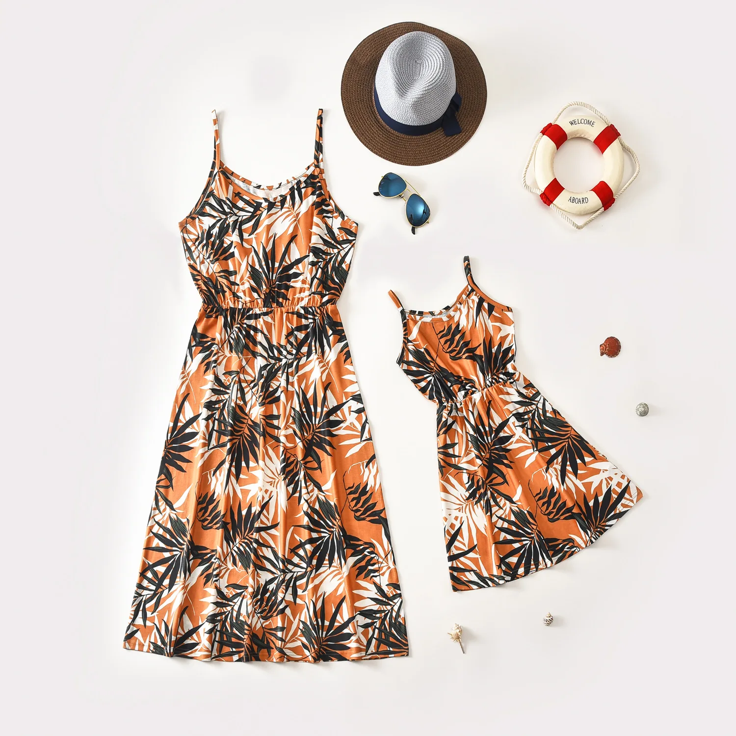 

2021 New Women Girls Leaf Printed Strapless Dress Family Matching Outfits Beach Summer Party Casual Dress Family Look Clothes