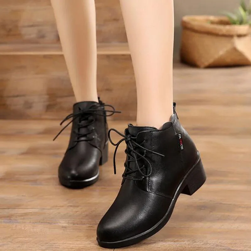 Женские нескользящие ботинки на квадратном каблуке из натуральной кожи | Обувь