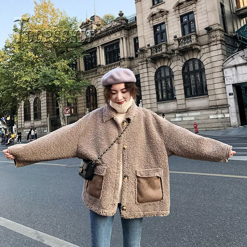 Женское пальто с карманами бежевое или хаки длинными рукавами Осень-зима 2019 |