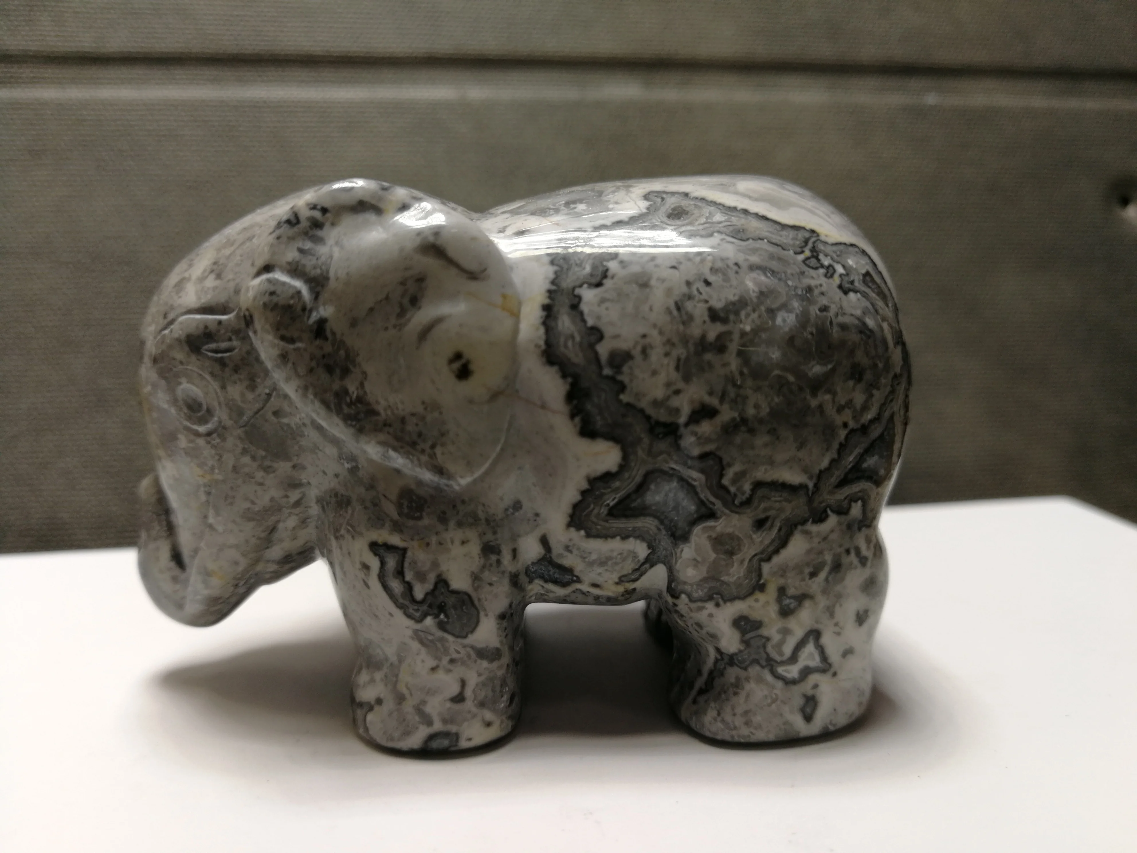 207,2 gNatural серый камень "Зебра", выгравированный вручную слонов, исцеление --- подача заявки на 12 от AliExpress WW