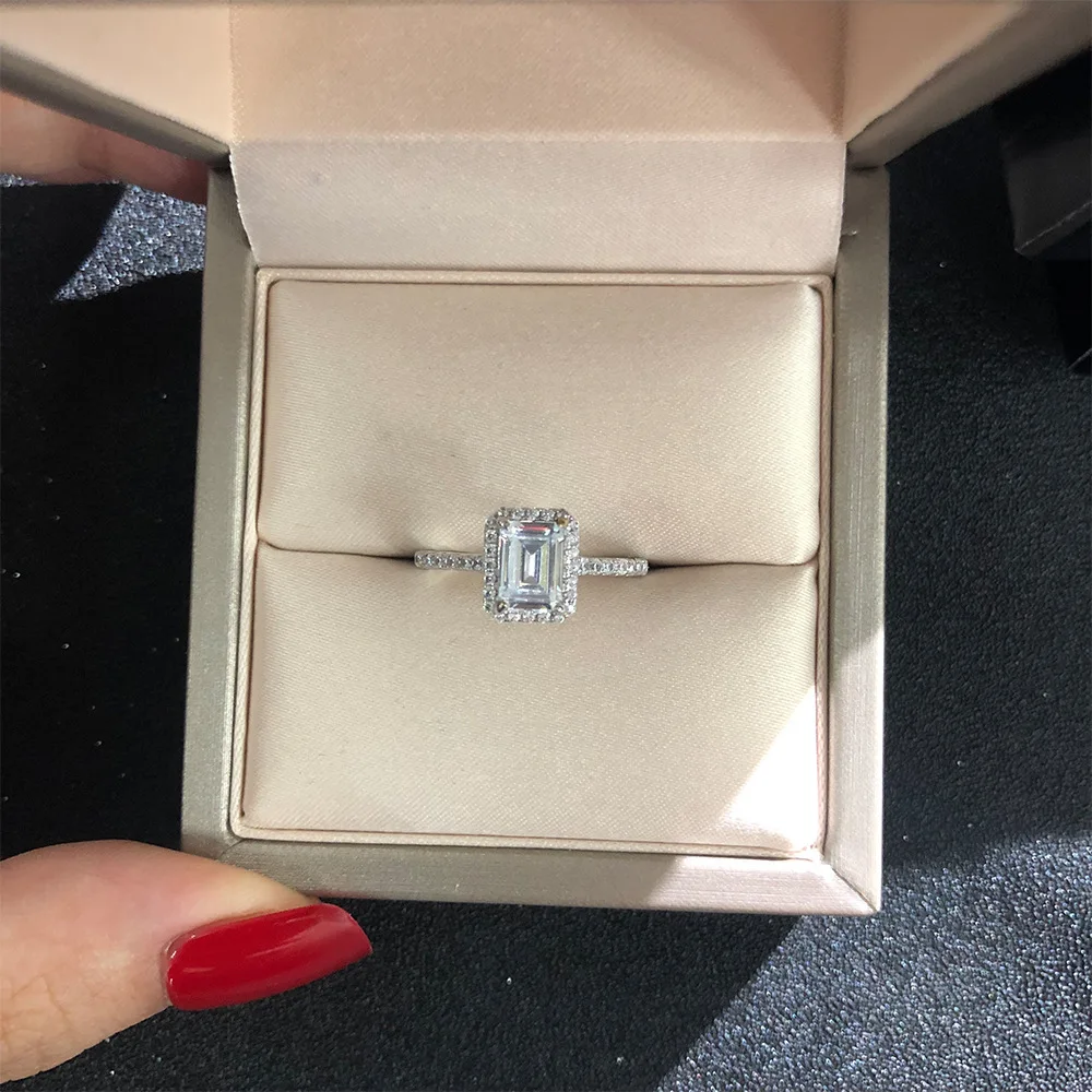 Комплект женских колец из серебра 925 пробы с имитацией бриллианта и квадратным