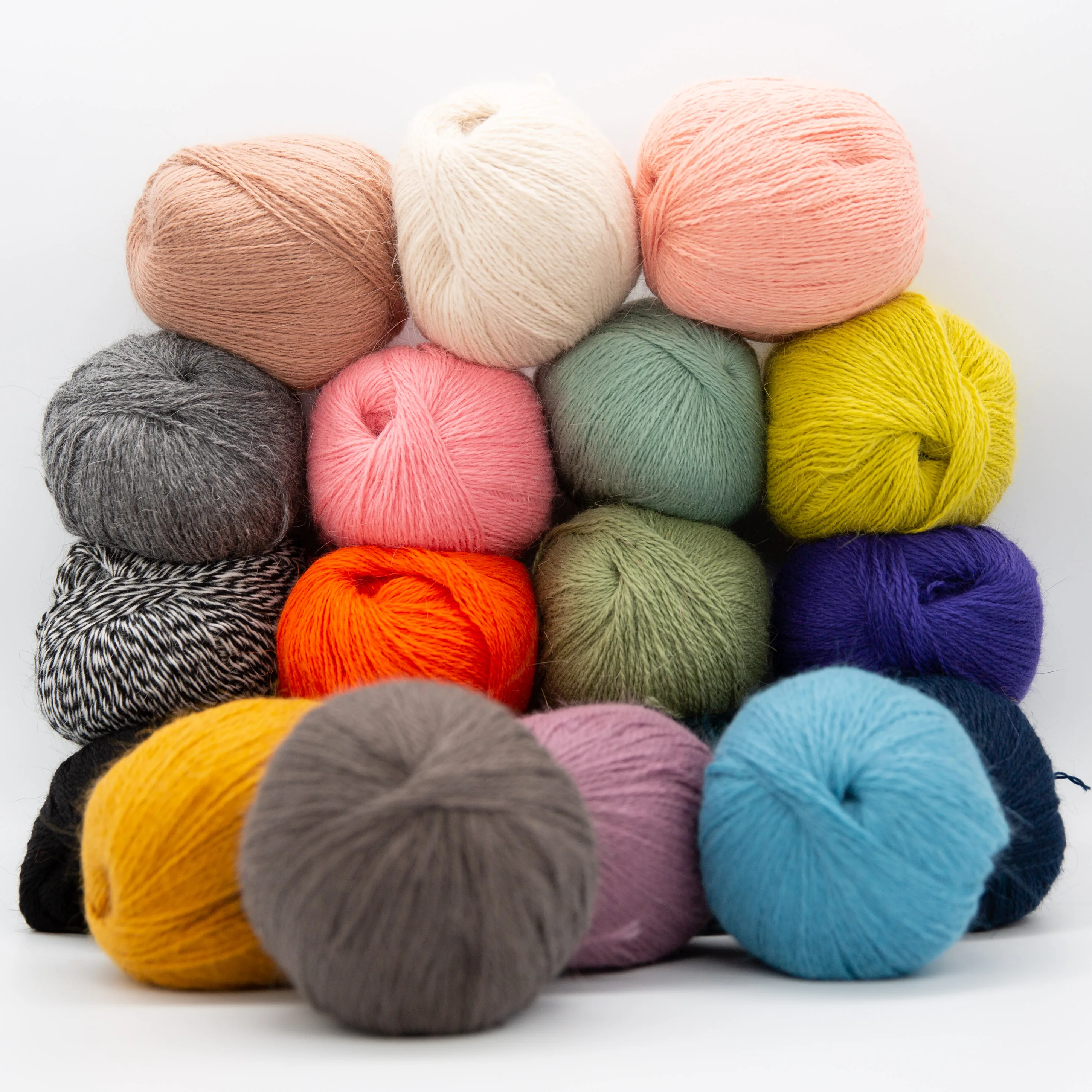 

Long Plush Mink Yarn Knitting yarn Anti-pilling Fine Quality Hand-Knitting Thread For Cardigan Scarf Suitable for Woman Cashmere