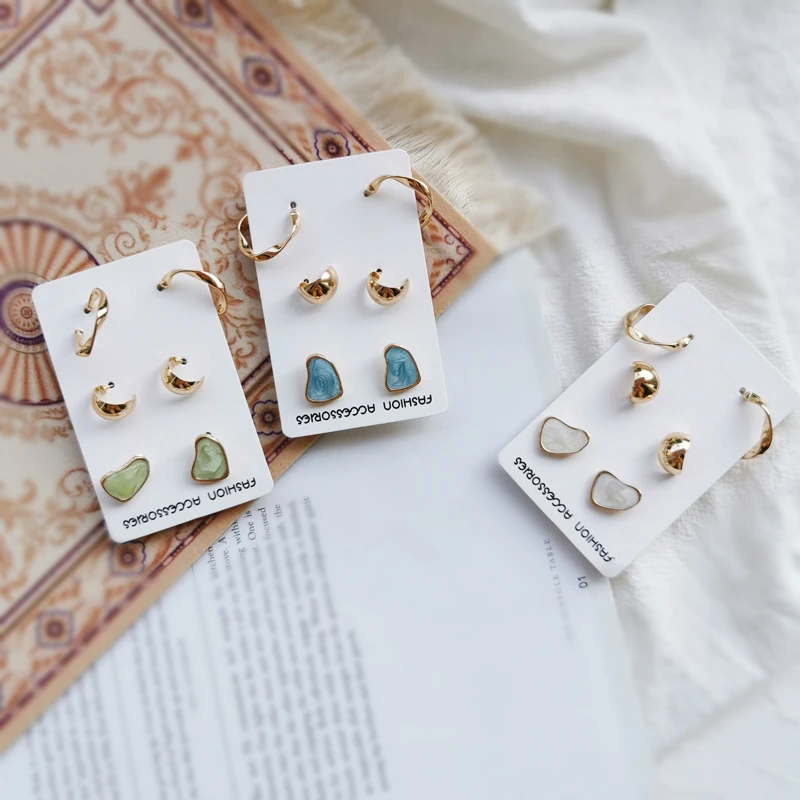 Серьги-кольца простой золотистый Small Набор круглых серег неправильной формы |