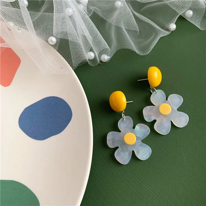 

New Women Classic Sunflower Stud Earrings Simple White Daisy Earrings Fashion Jewelry Women Accessories Girls Gifts Brincos