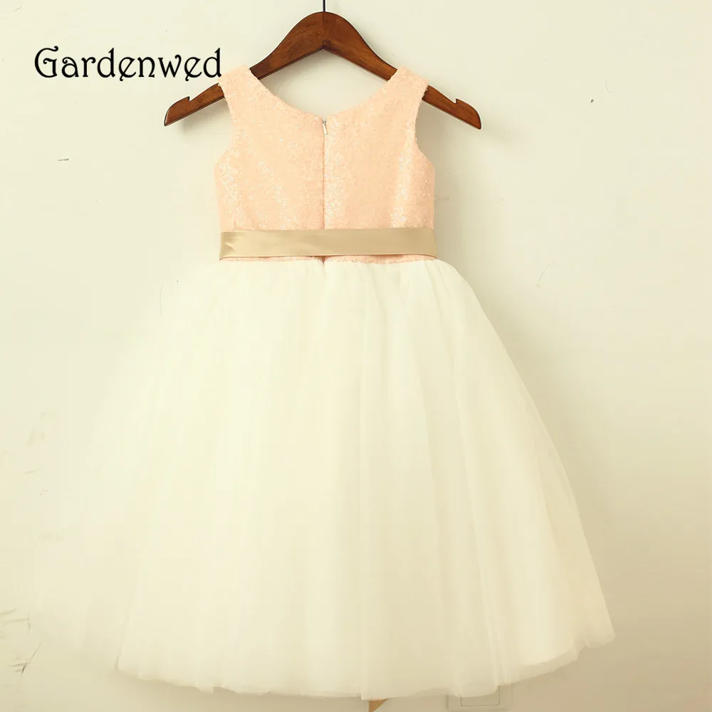 Женское платье без рукавов с розовыми пайетками пояс цвета шампанского белая