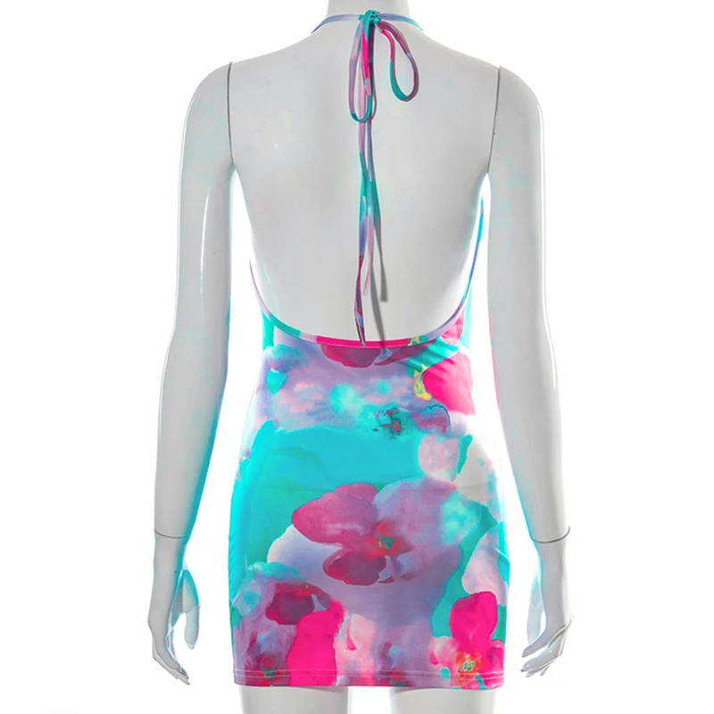 Красочное пляжное платье с цветочным принтом облегающее лямкой на шее открытой