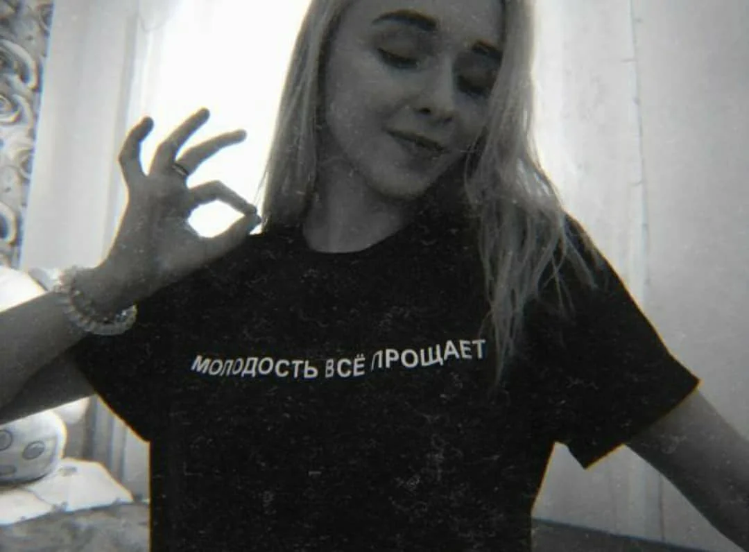 Женская футболка с коротким рукавом и графическим принтом | одежда