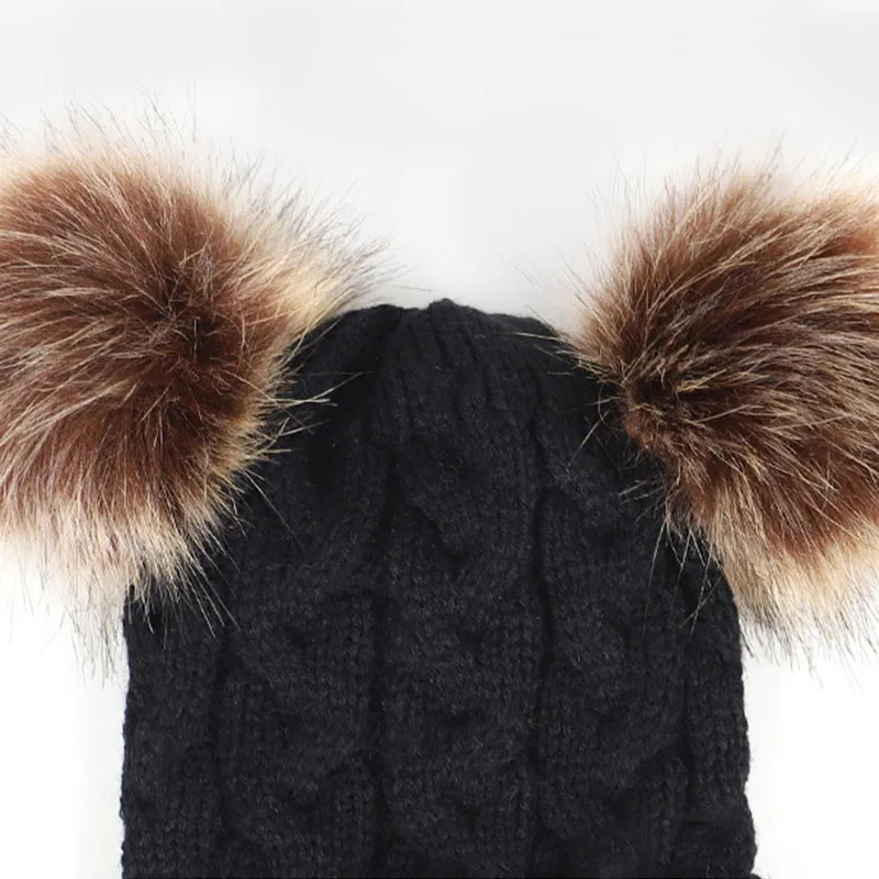 Шапка Вязаная Детская осенне-зимняя теплая с двойным помпоном однотонная шапка