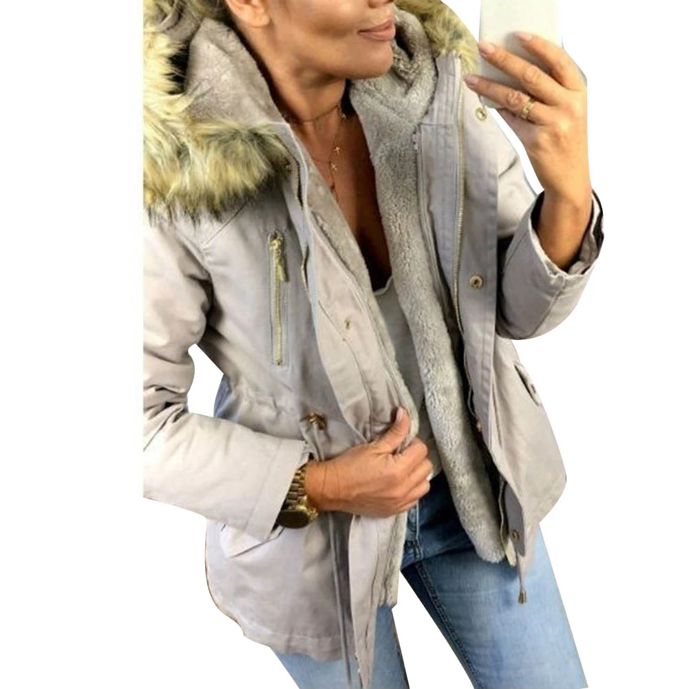 Пуховик женский с капюшоном и длинным меховым воротником | Женская одежда