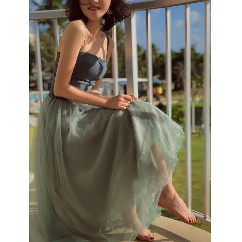 Женское приталенное платье на тонких бретельках Тюлевое с завышенной талией и