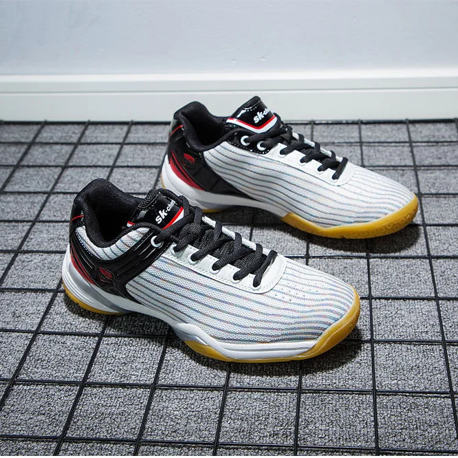 

Hot Sell New Pro Badminton Shoes Lace-up Men Sport Tennis Sneakers Light Comfortable Indoor Outdoor Sport Shoes