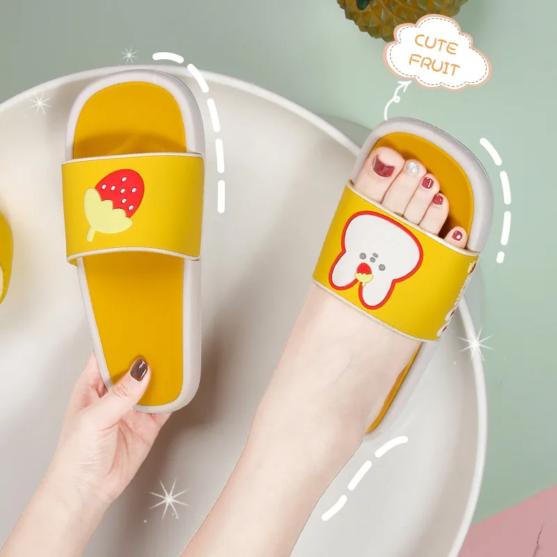 

Cool slippers ms summer home indoor non-slip bath that occupy the home bathroom summer outside a man wear cute couple slipper