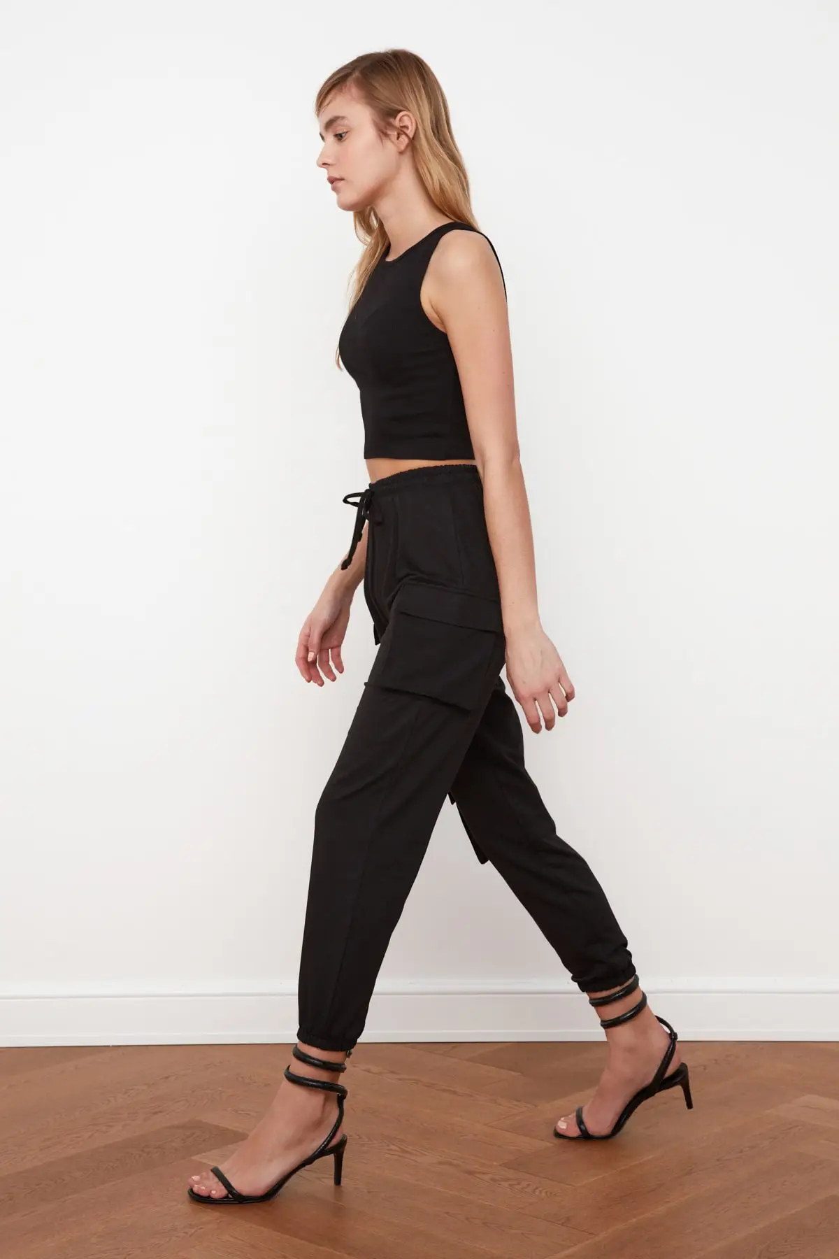 

Trendyol Cargo Pockets Knit Bottom-Top Suit TWOSS21AU0025