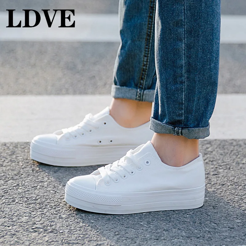 Вулканизированная обувь Классические белые и черные кроссовки Женская