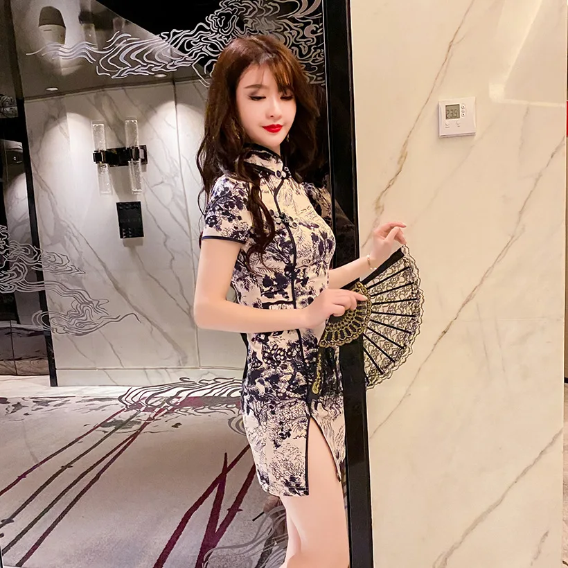 

2020 Spring and Summer New Women's Retro Dress Prints Improved Slim Slit Short Sleeve Sexy Nightclub Dress Retro Fashion