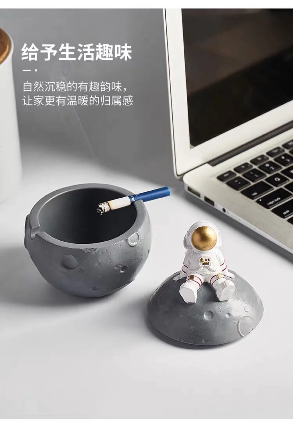 

Creative Resin Astronaut Stainless Steel Ashtray Household Large-capacity Anti-ash Rocket Ashtray with Lid Gift for Boyfriend
