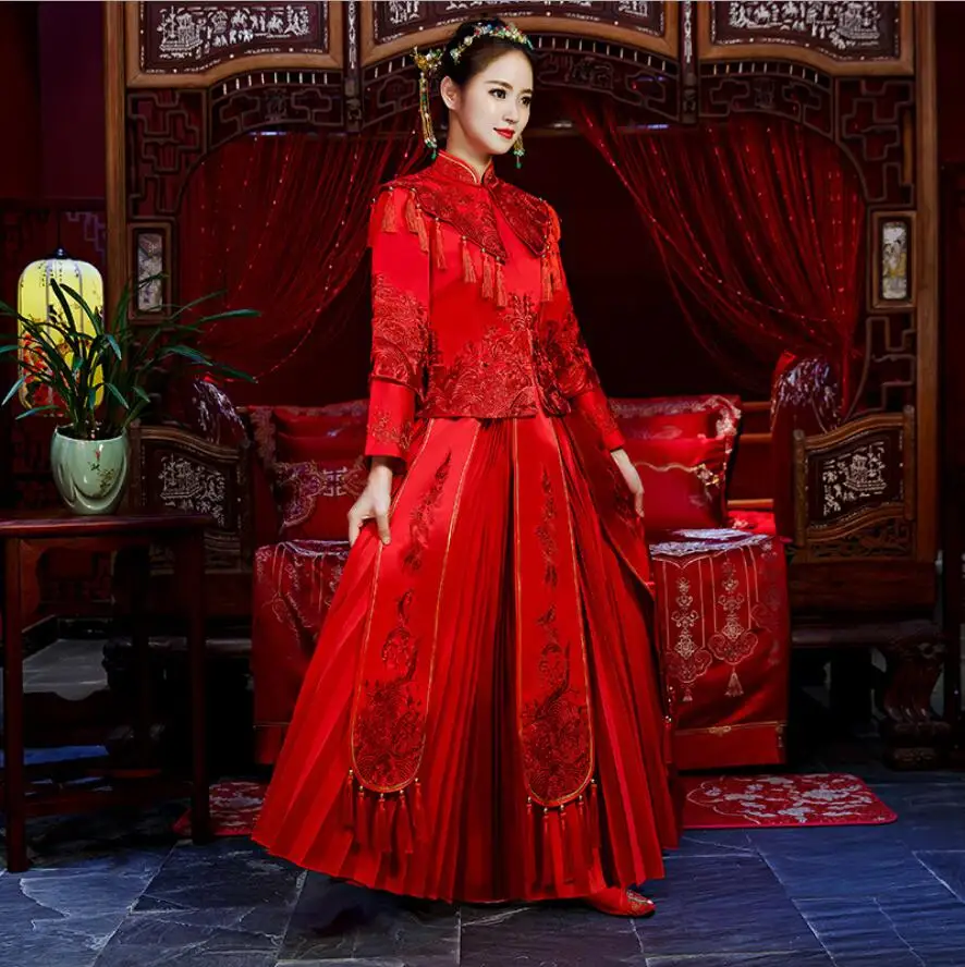 

Chinese Wedding Bride Cheongsam Traditional Wedding Costume Dragon Phoenix Embroidery Qipao Traditional Chinese Wedding Dresses