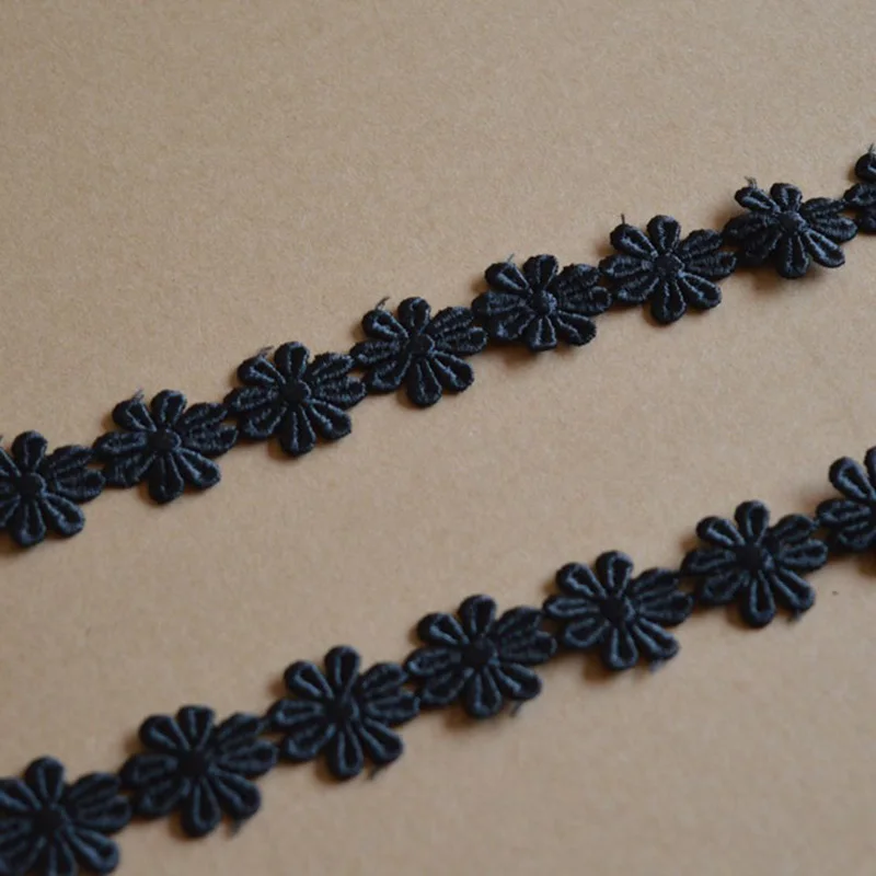 С низким уровнем затрат 1 Ярд 2 5 см в ширину черный непрерывной дырочку с цветами