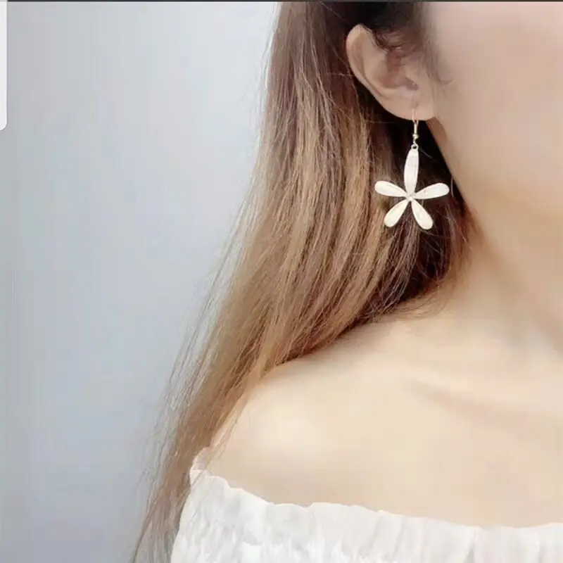 

Great Novelty Flower Earrings for Woman Earrings with hyperbole Fresh Flower Fashion Jewelry for Women