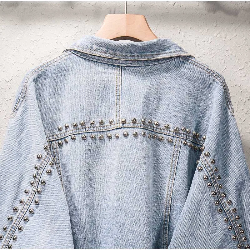 Женская джинсовая куртка с заклепками белая свободная рваная размеры до 5XL |
