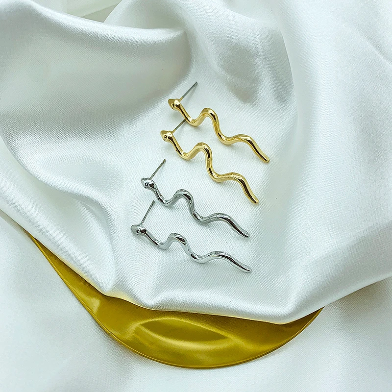 Длинные серьги-гвоздики в виде змеи для женщин и девушек винтажные золотистые