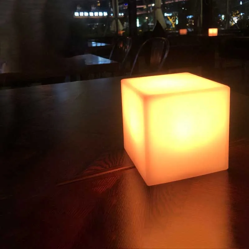Светодиодный светильник Cube 16 RGB с цветным затемнением и дистанционным