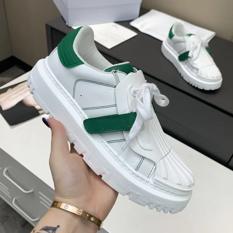 Женские роскошные кроссовки 2021 модная женская кожаная обувь на платформе со