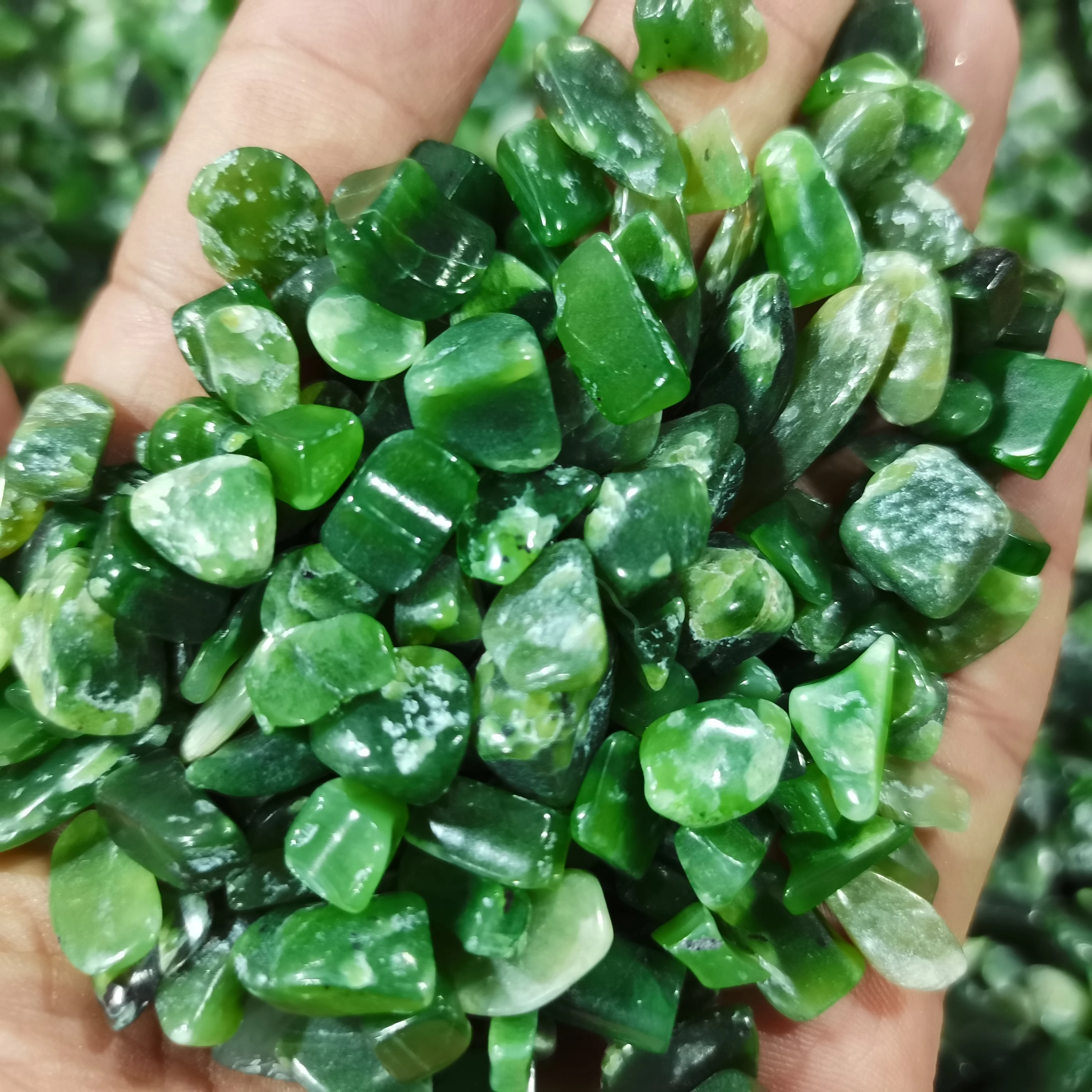 

5-7mm Natural Dong ling Jade Gravel Crystal Stone Rock Healing Gemstone Green Aventurine for Fish Tank Home Decor