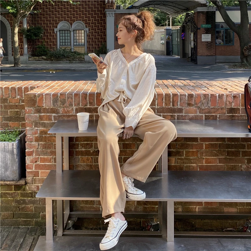 

Korean V-Neck long sleeve shirts with loose and comfortable drape design
