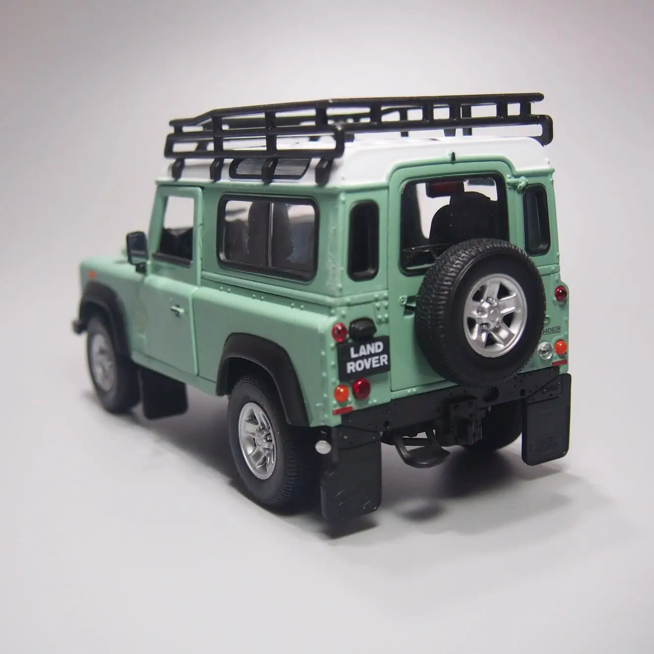 

1:24 Land Rover Defender модель автомобиля из сплава внедорожник Внедорожник игрушечный автомобиль высококлассная коллекция изысканное украшение сц...