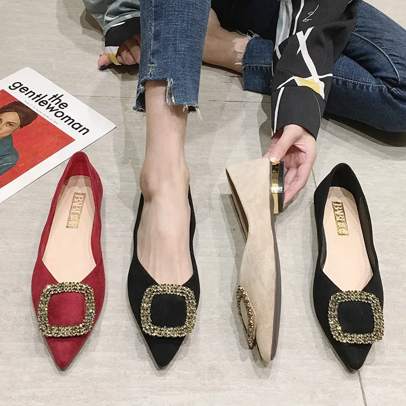 

2022 Spring Woman Flats Pointed Toe Boat Shoes Faux Suede Slip on Flat Shoes Gold Heels Metal Ladies Shoes Women Black Red