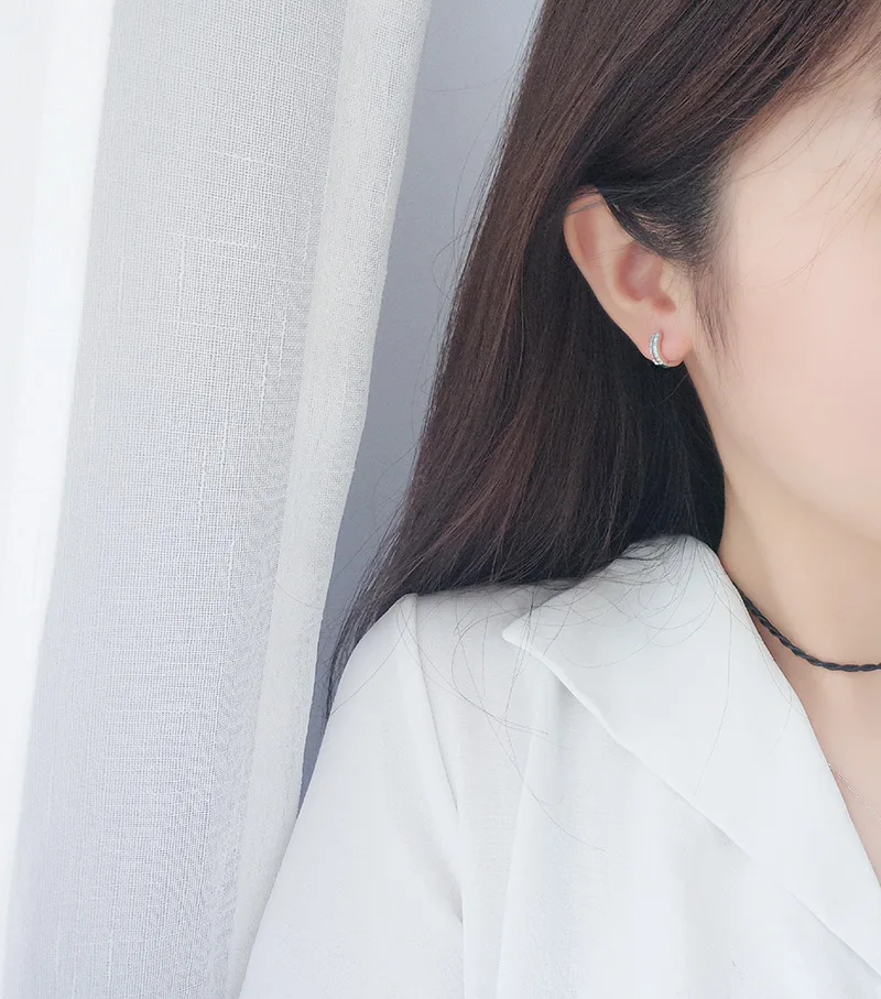 Простые черные треугольные геометрические серьги-гвоздики из стерлингового