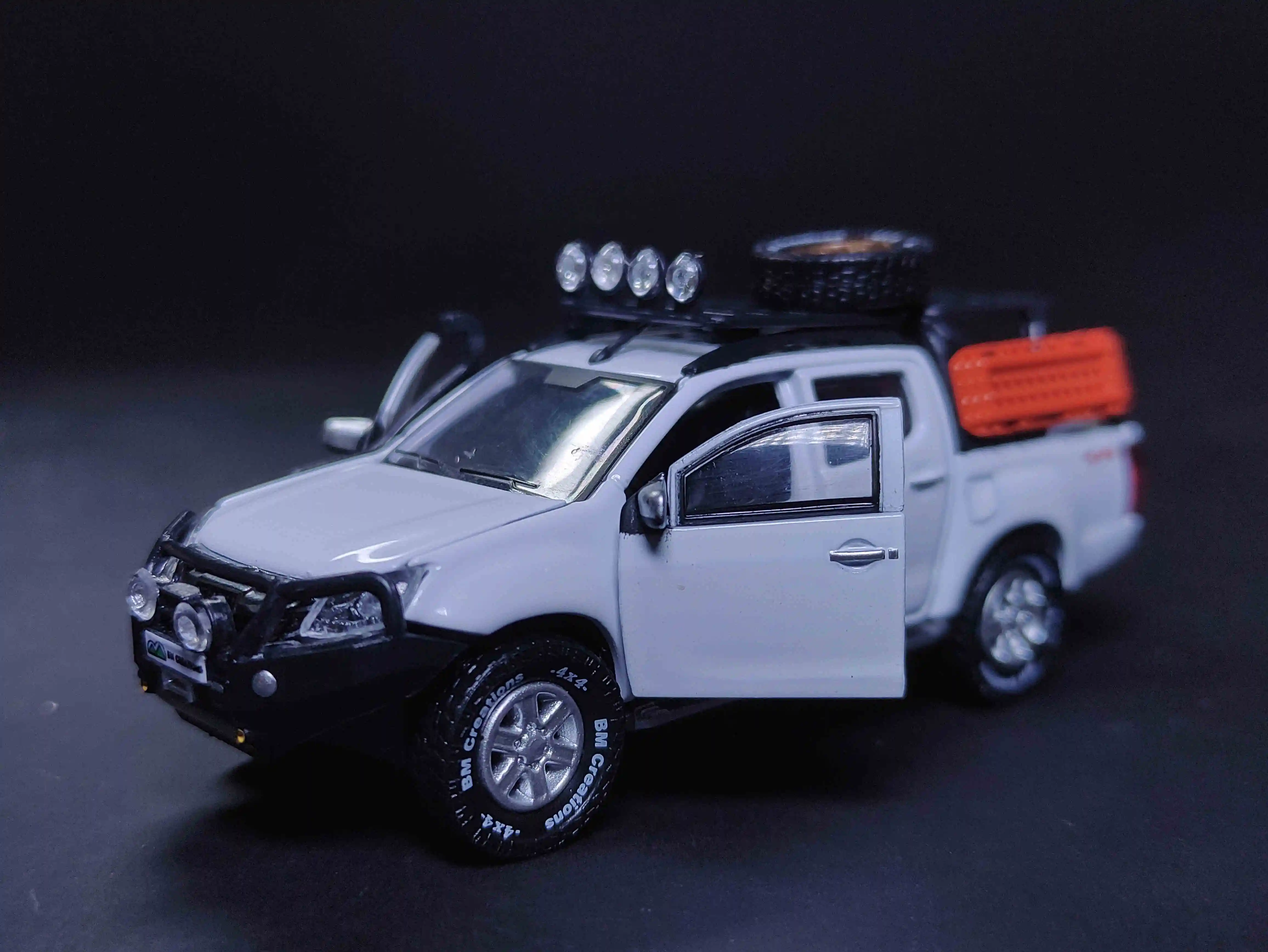 

Модель автомобиля BM Creations 1/64 ISUZU D-MAX 2016 Splash White DieCast, Ограниченная Коллекция