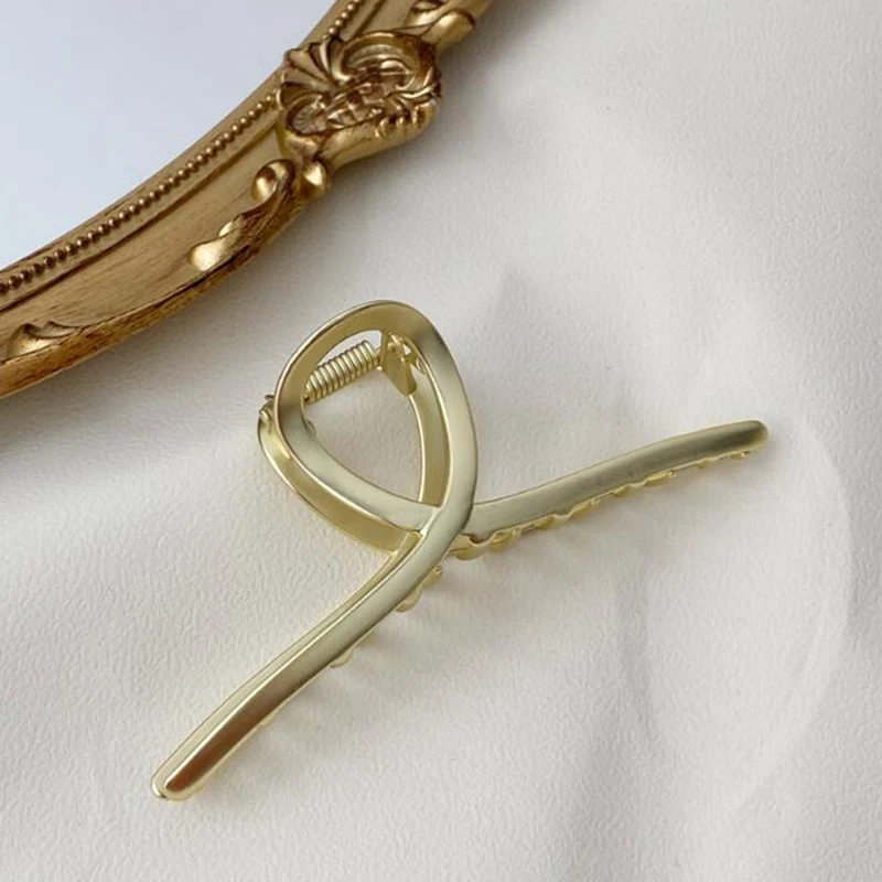 

Women Metal Hair Claws Hair Accessories Fashion Barrettes Clips Jewelry Simple Geometric Hollow Hairpins Girls Hairgrip Headwear