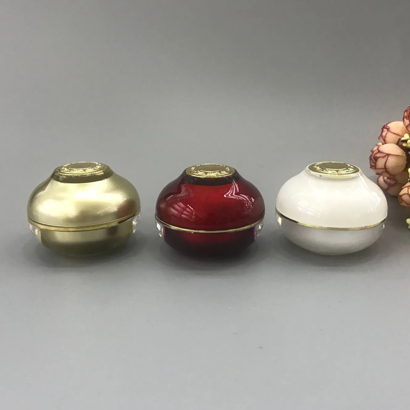 Фото Акриловая баночка в форме чаши 10G, жемчужно-белая/красная/золотистая, для крема для глаз/образцов/ночного крема/дневного крема/увлажняющего геля/сыворотки, косметическая упаковка №1