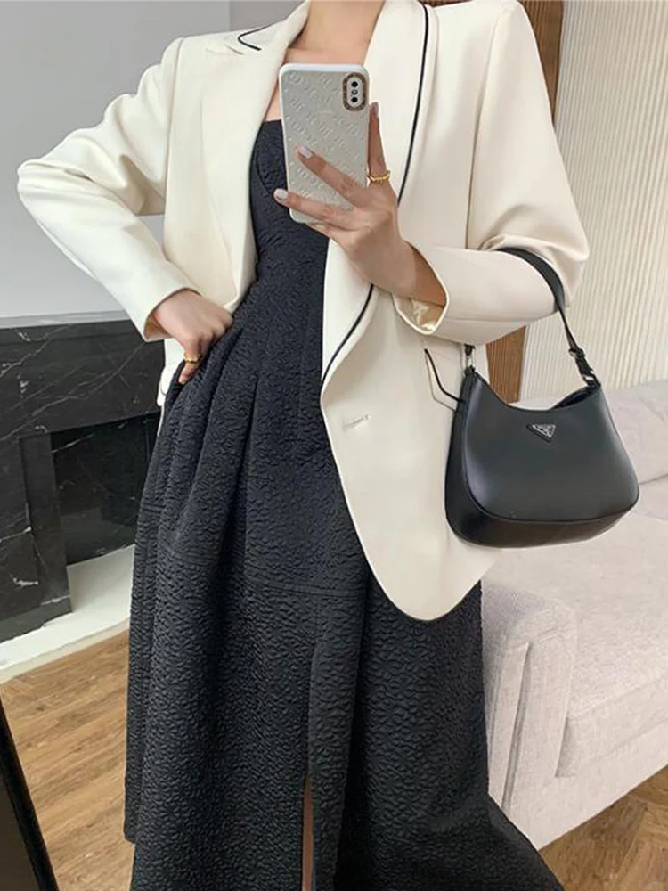 Женское платье на бретелях-спагетти без рукавов с карманами