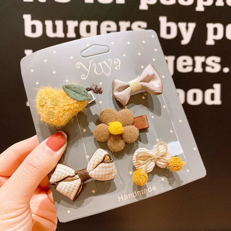 

Baby Bow Flower Plush Webbing Hair Clips Cute Rabbit Star Plush Ball Barrettes Hairpins Kids Colorful Hair Clips Pins for Girls