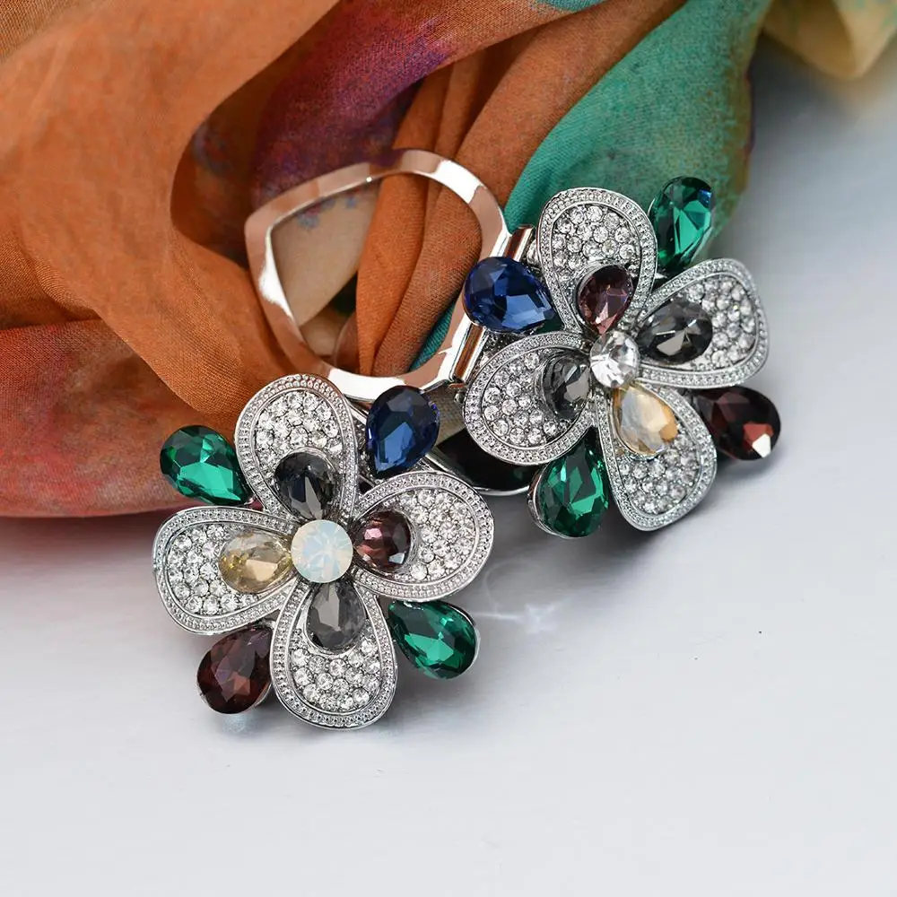 

scarf clip