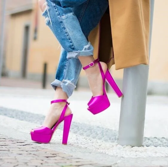 Женские босоножки на квадратном каблуке розовые вечерние туфли с ремешком