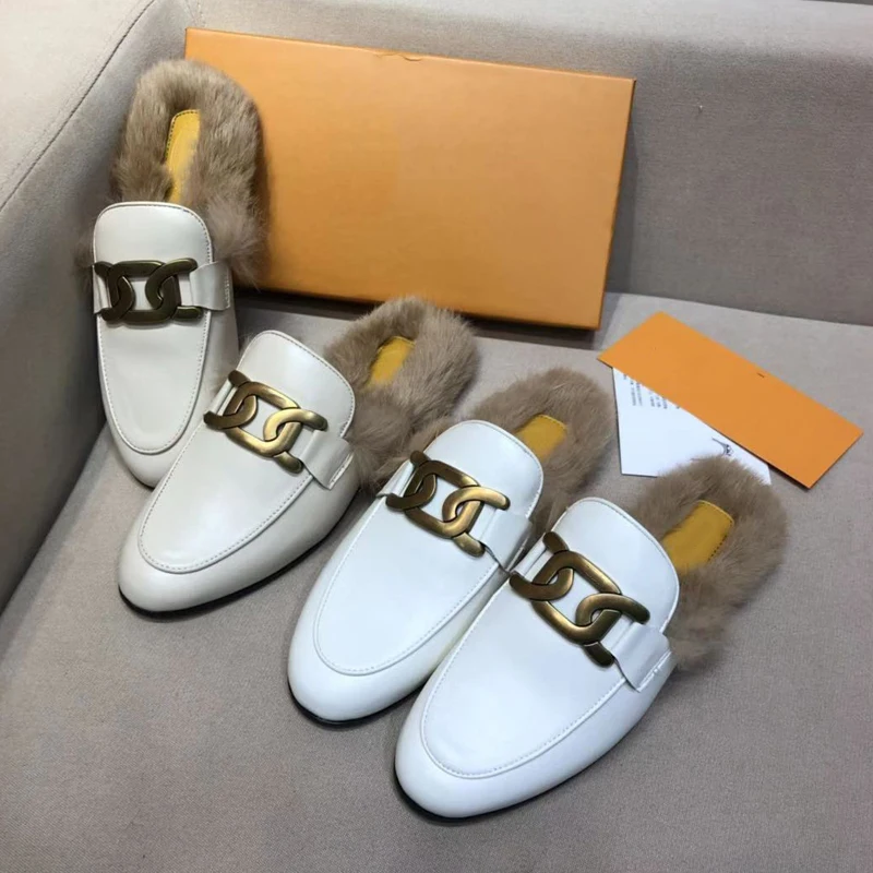 Женские туфли без задника с металлическим украшением на плоской подошве|Обувь