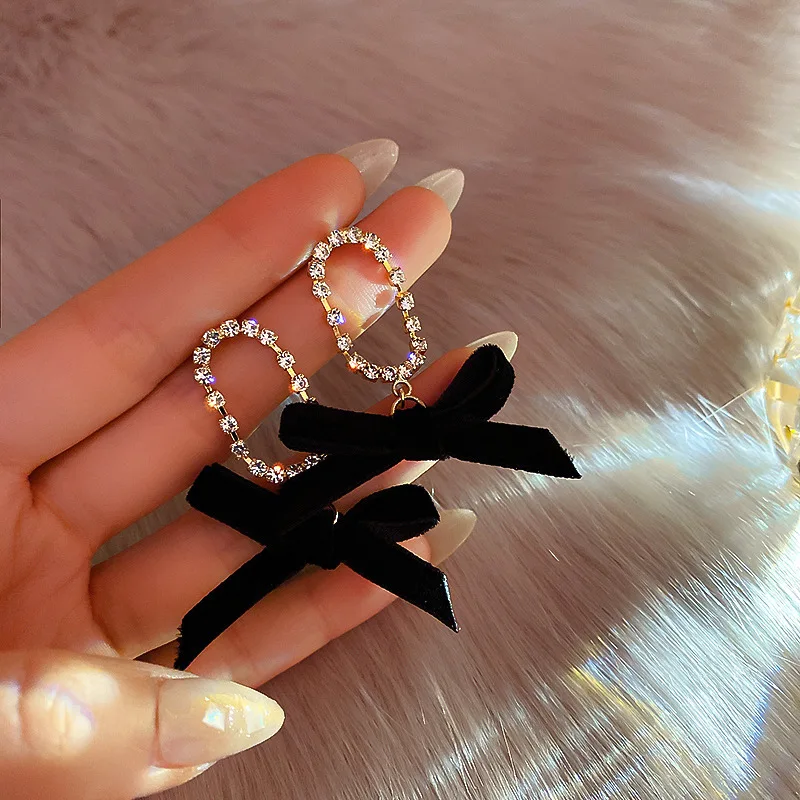 

Rhinestone Bow Earrings Retro Ins Geometric Long Earrings Female Niche Design 2021 Trendy Fashion Winter Velvet Bowknot Earrings