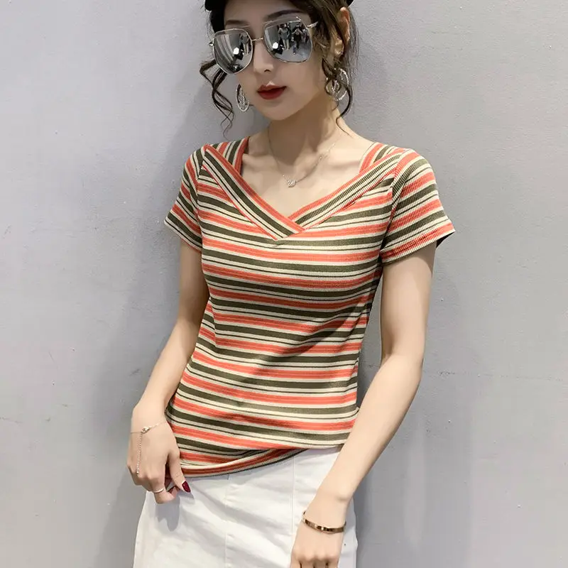 

Rainbow stripes short sleeve T-shirt female in the summer of 2020 the European goods slimming v-neck half sleeve clothes on dew