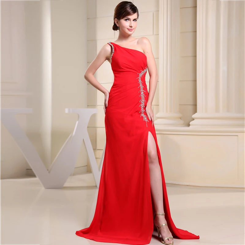 Изысканное длинное вечернее платье с разрезом красное одним плечом и бисером