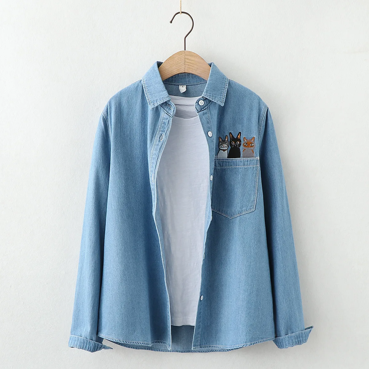 

357 Autumn Women Denim Shirt Casual Fashion Versatile Cartoon Embroidery Pockets Button Solid Light Blue Washed Female Blouses