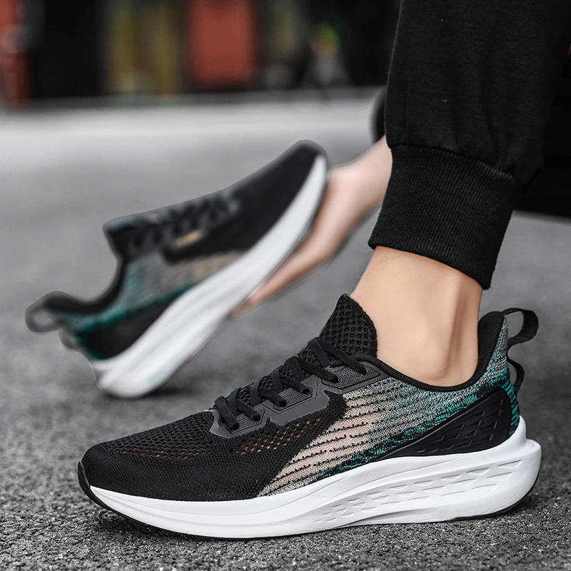 

Men's Sports Shoes Summer New Style Comfortable Breathable Fly Woven Mesh Shoes Rubber Sole Fashionable Wear-Resistant Sneakers