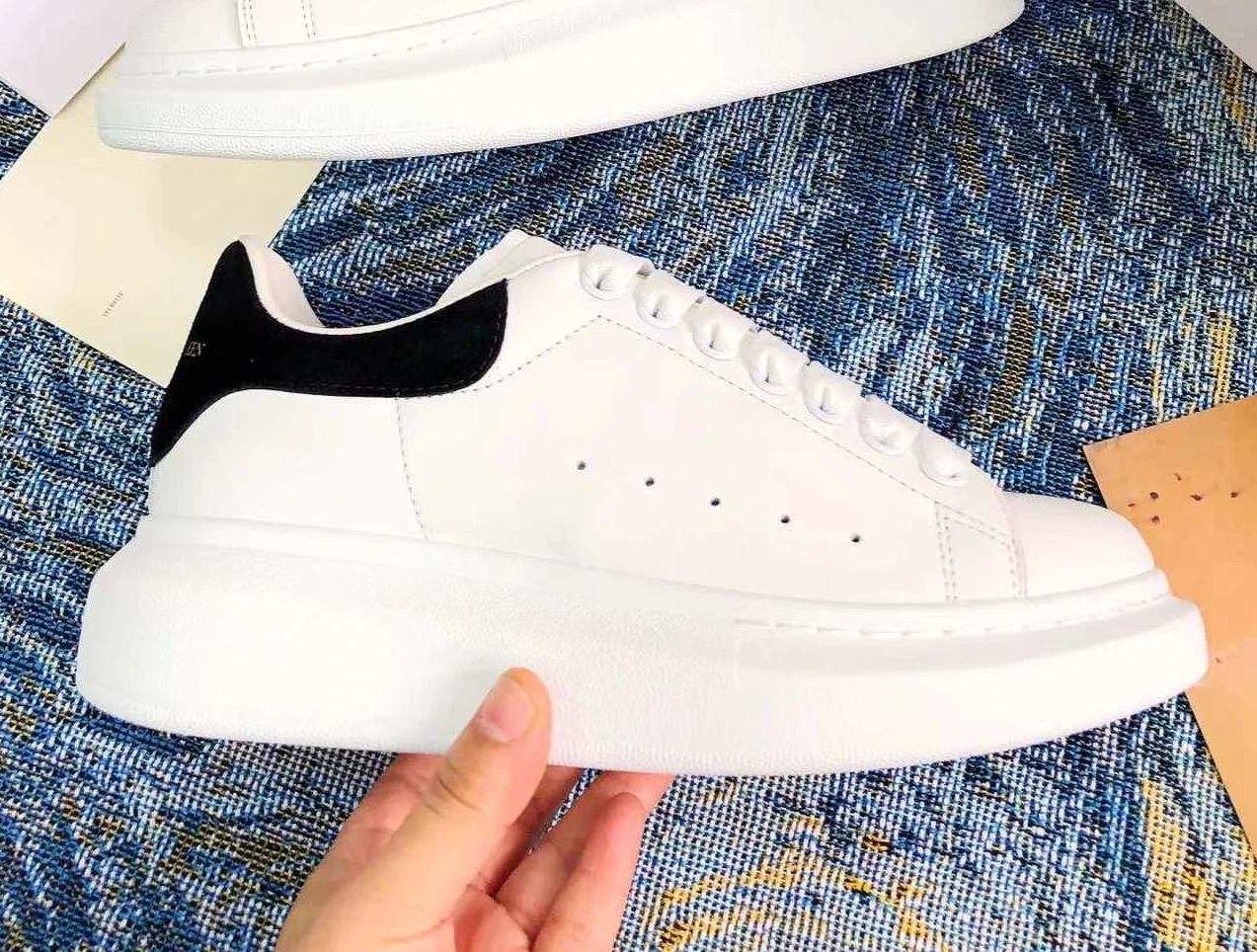 

Кроссовки обувь