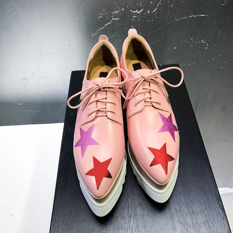 Женские туфли-оксфорды из натуральной кожи на танкетке с острым носком женские