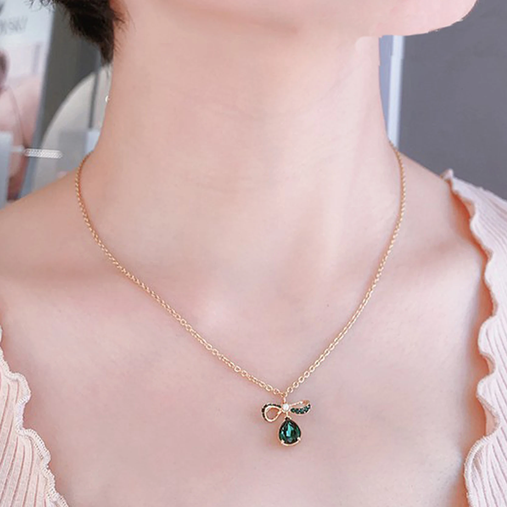 

2020 Fashion Jewelry SWA 1:1 High Quality, Green Bow, Water Drop perforated Necklace charm Romantic gift for Women