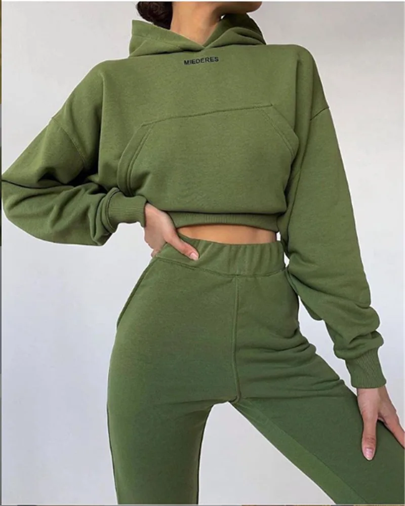 

Fashion woman's solid-color pocket short hoodie suit Spring and Autumn Street Skateboard woman's hoodie suit