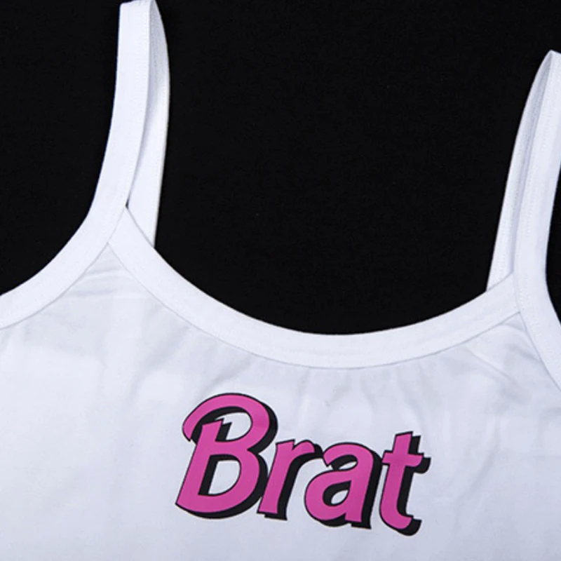 Женский укороченный топ без рукавов с буквенным принтом Brat белый облегающий Топ